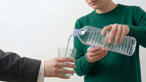 <h2><strong>240 000 microplastiques par litre dans l'eau en bouteille.</strong></h2>